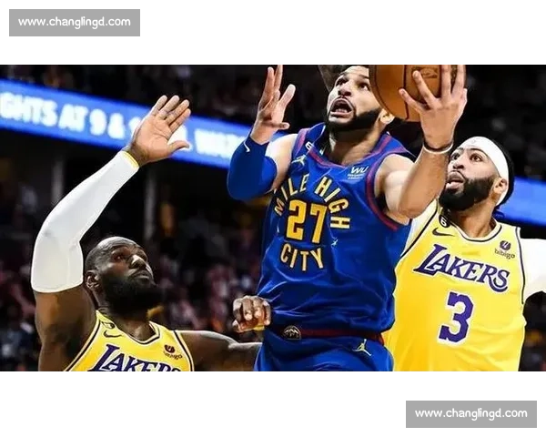 湖人队对阵掘金队精彩回放詹姆斯约基奇巅峰对决决胜时刻战术复盘