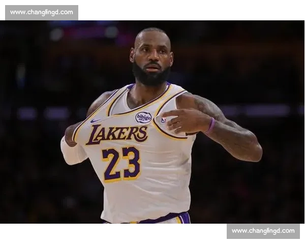 湖人对决热火火力全开得分盛宴引爆全场焦点之战季后赛舞台球星表现备受瞩目